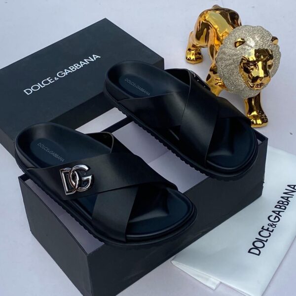 Dolce & Gabbana Men’s Slides – Modern Italian Style at ArvoLuxury