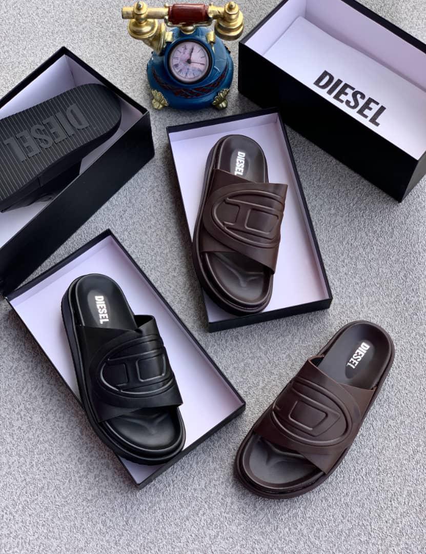 Diesel Diesel D Oval Logo-Embossed Slides – Bold, Modern & Comfortable | ArvoLuxury - Image 1