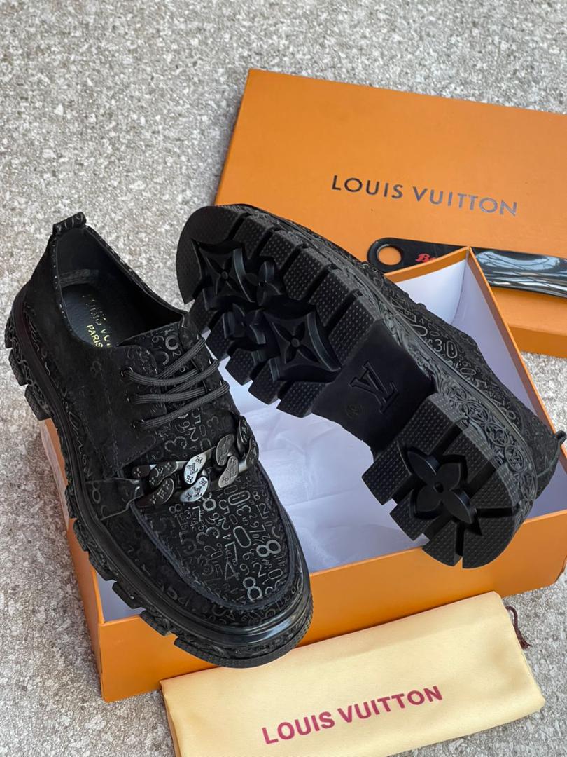 LV-Design- Black Louis Vuitton Corporate Shoes – Executive Luxury at ArvoLuxury - Image 1