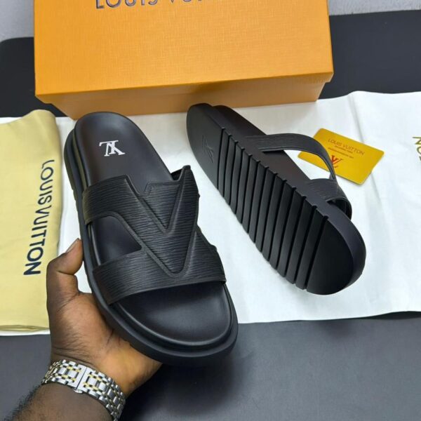 LV Oasis Mule in Black Grained Calf Leather | ArvoLuxury