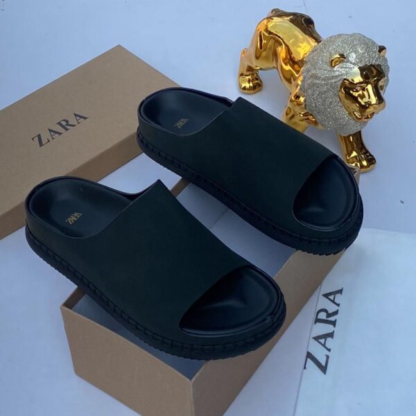 Zara Men’s Black Slides – Minimalist Essentials at ArvoLuxury