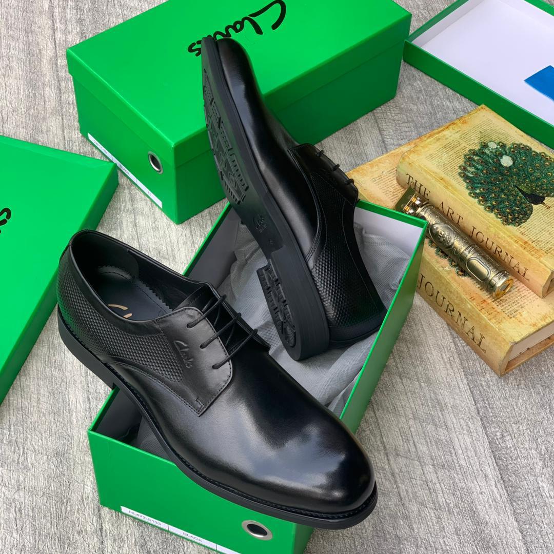 clarks-mens- Black Clarks Men’s Leather Dress Shoes – Classic Sophistication at ArvoLuxury - Image 1