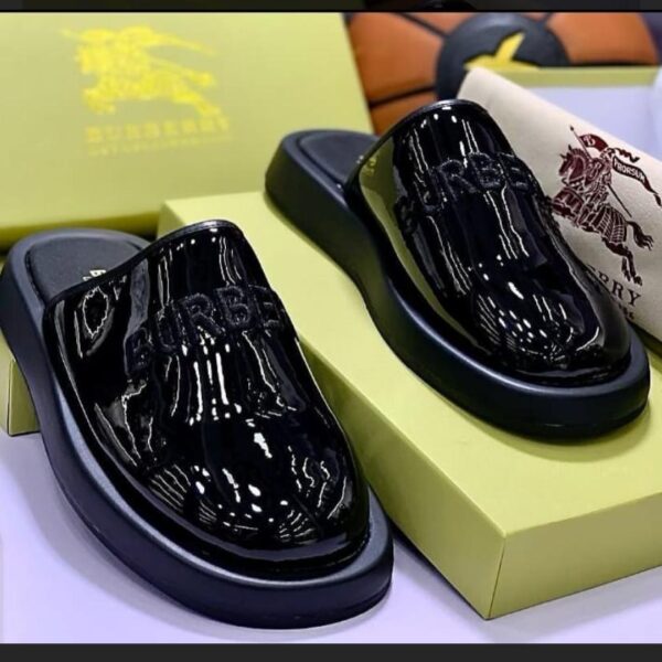 Black Burberry Patent Leather Slide Sandals  |Arvoluxury