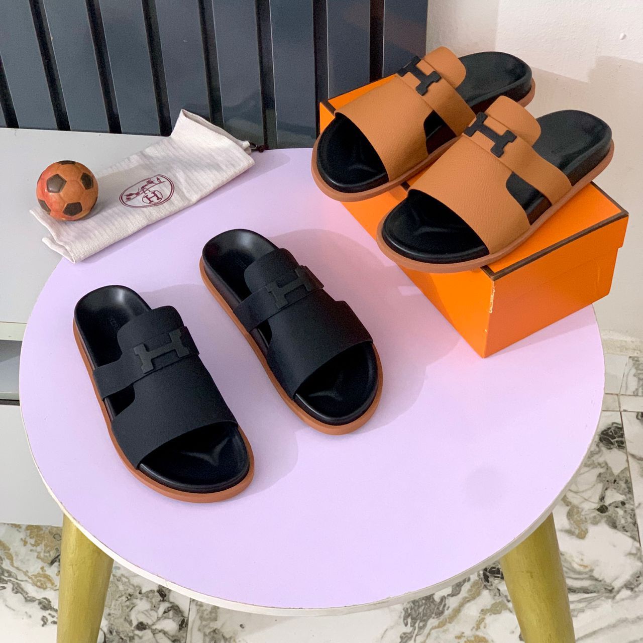 b10f2913-48d4-4ea0-a923-da4a0450cb55 Hermès Chypre Sandals |Arvoluxury - Image 1