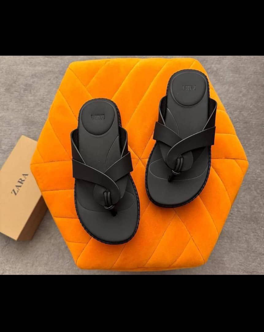 c7563cf4-2922-4a34-952b-01426472d77c Black Zara Leather Slippers |Arvoluxury - Image 1